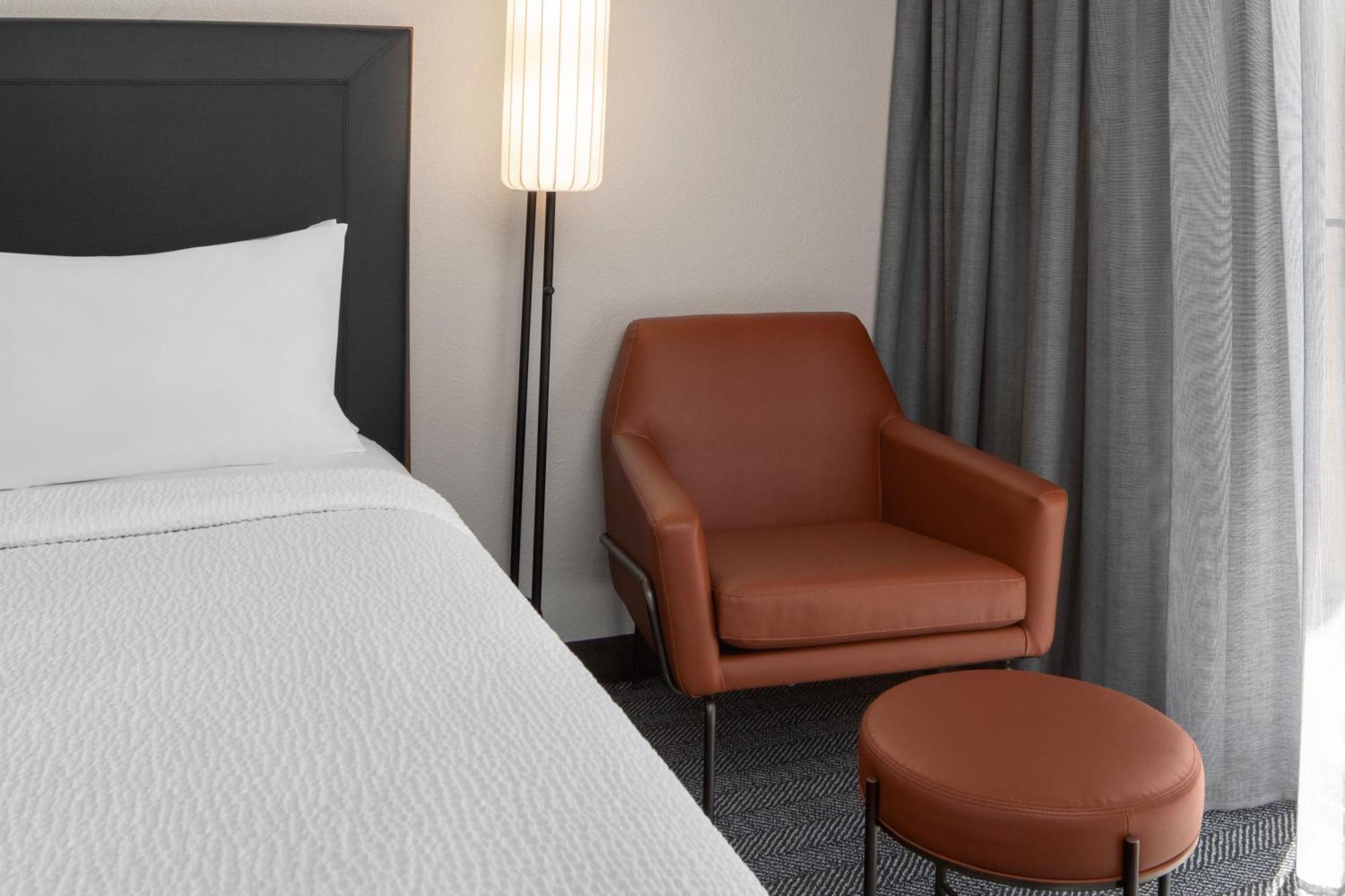 Courtyard By Marriott West Hotel 3*
