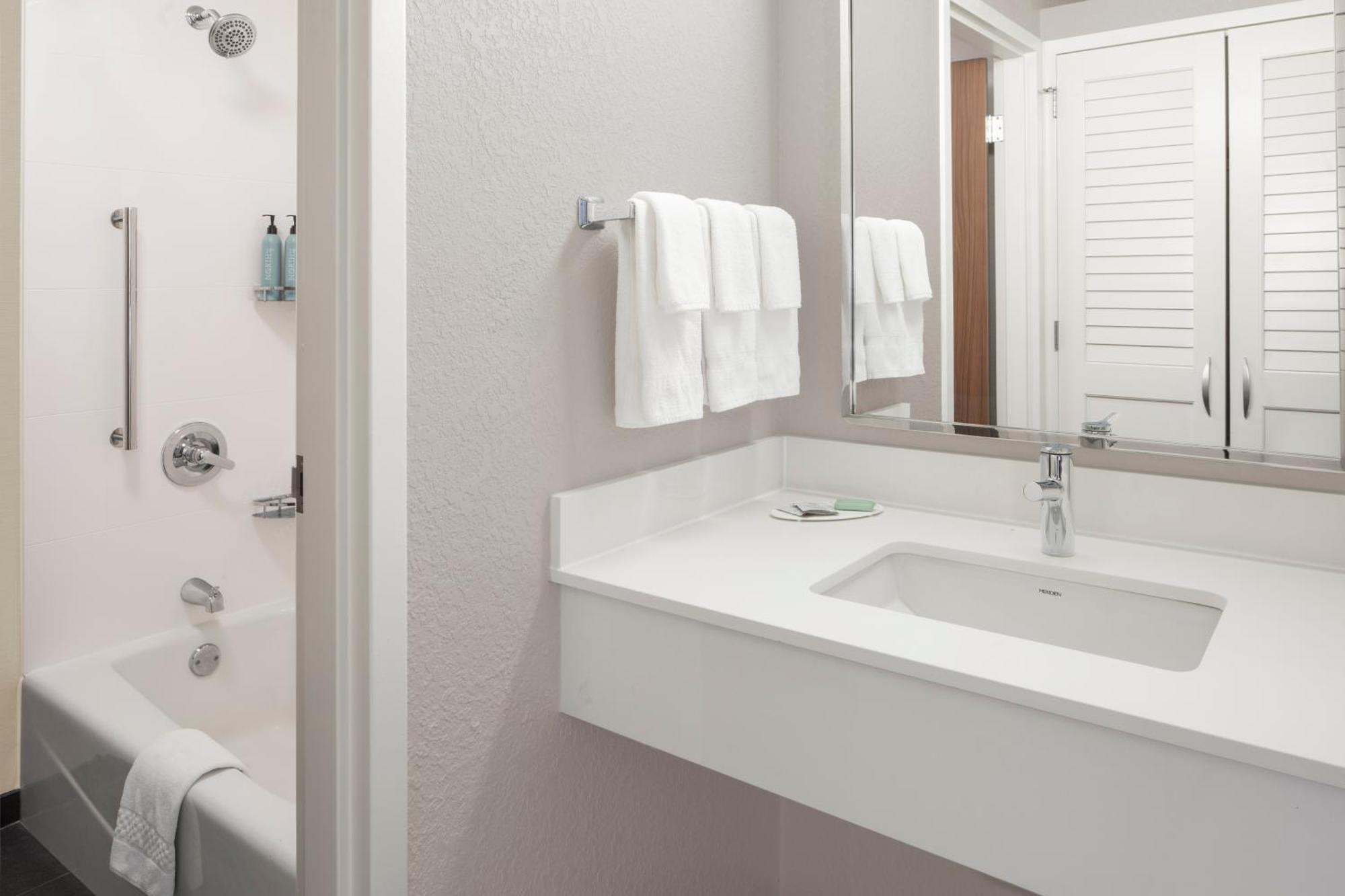 Courtyard By Marriott West Hotel 3*