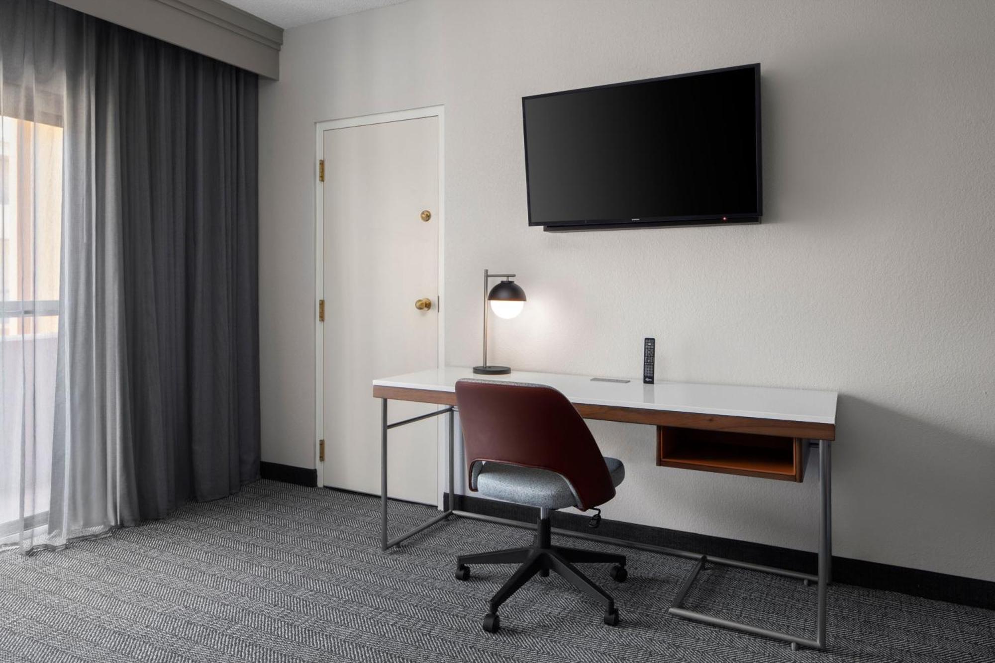 Courtyard By Marriott West 3*