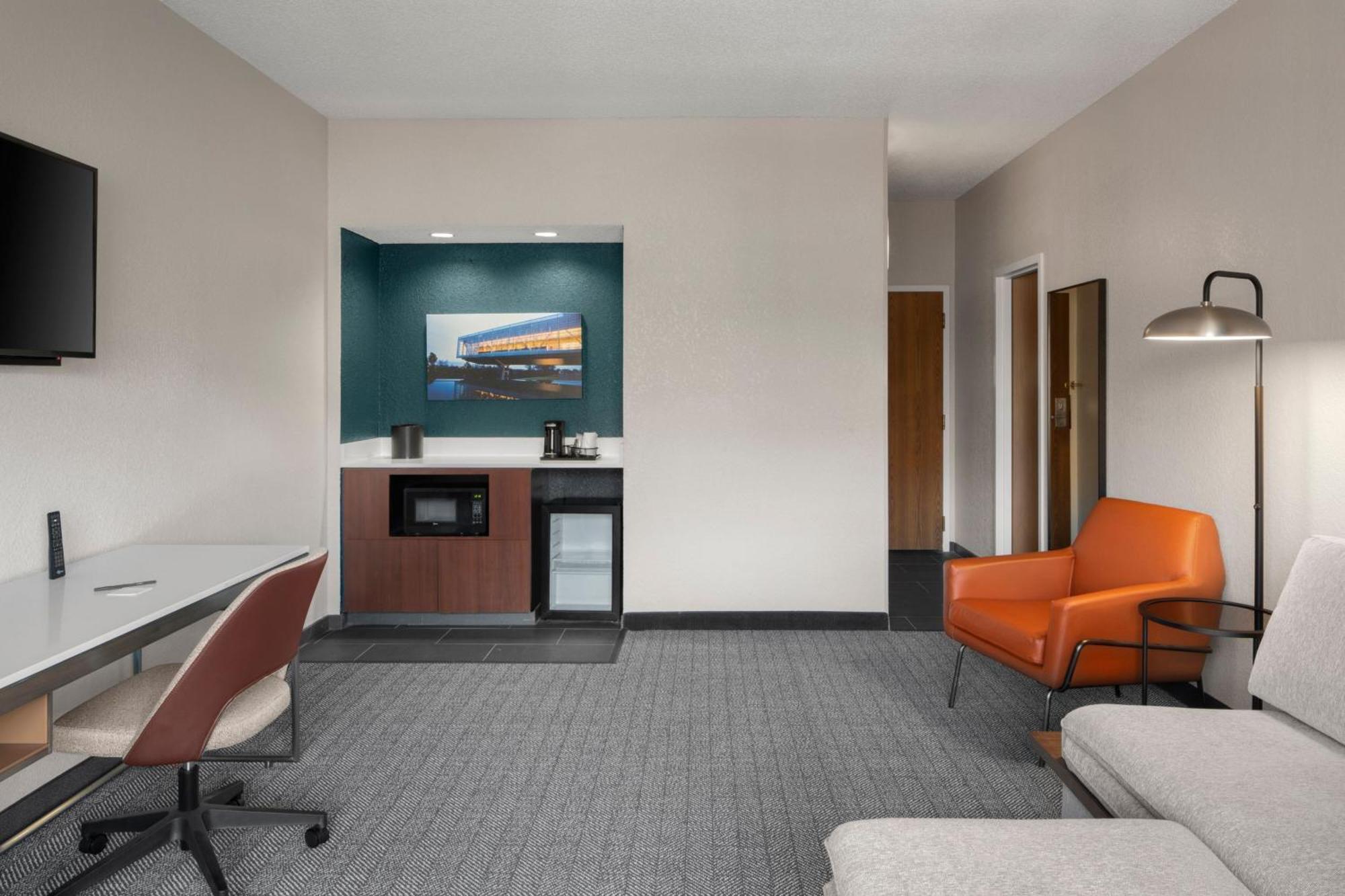 Hotel Courtyard By Marriott West